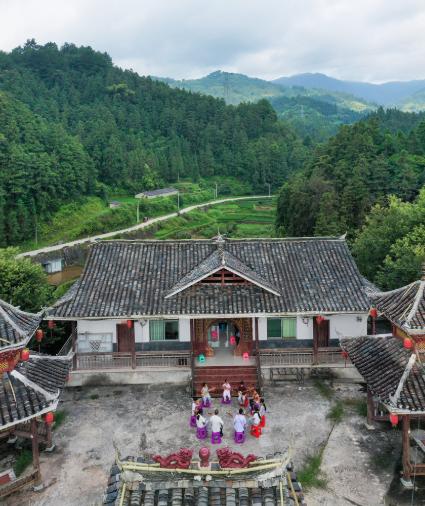 贵州经贸职业技术学院，2017年由三所老牌学校合并升格成立的——贵州省经济学校、