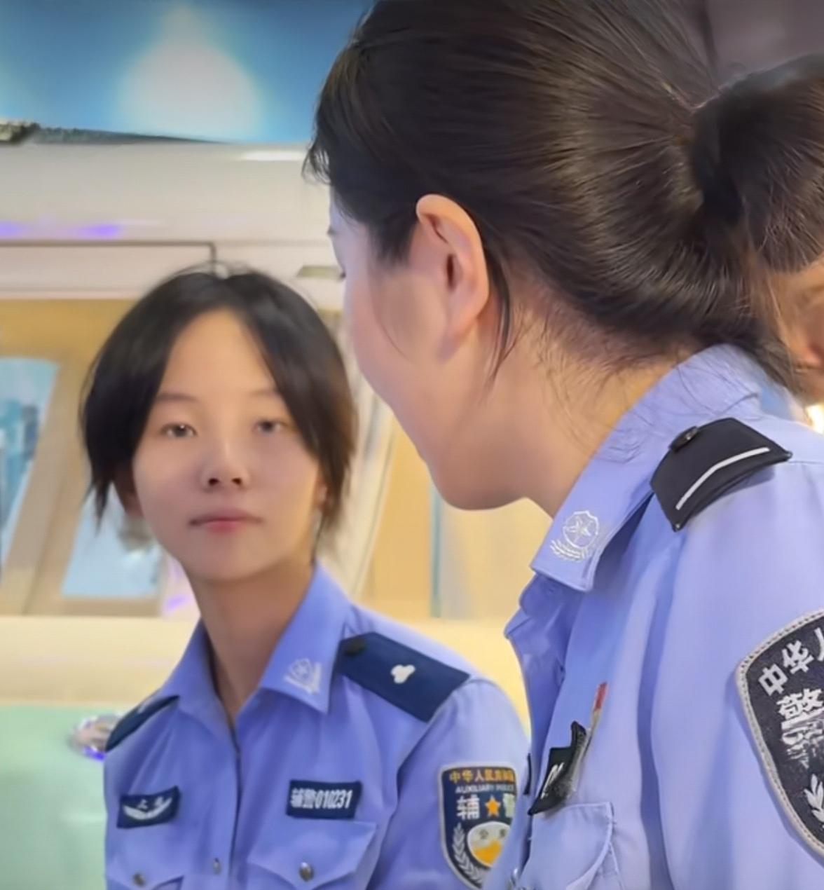 辅警与民警同站警车旁，但有三道不可逾越的职业门槛！1，‌执法权限门槛‌：