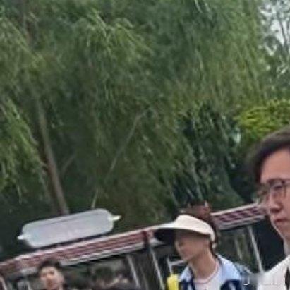 陈建斌6岁儿子正脸曝光，高鼻梁尖下巴像妈，蒋勤勤的基因没浪费​​​