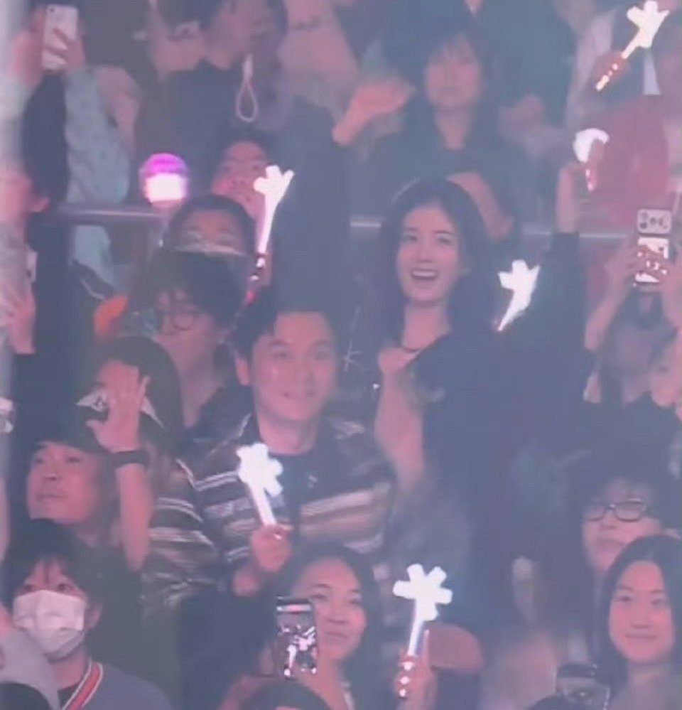 白鹿去韩国原来是跑男团和好朋友们一起去给宋雨琦撑场子啊！最近被白鹿的唐宫奇案硬控