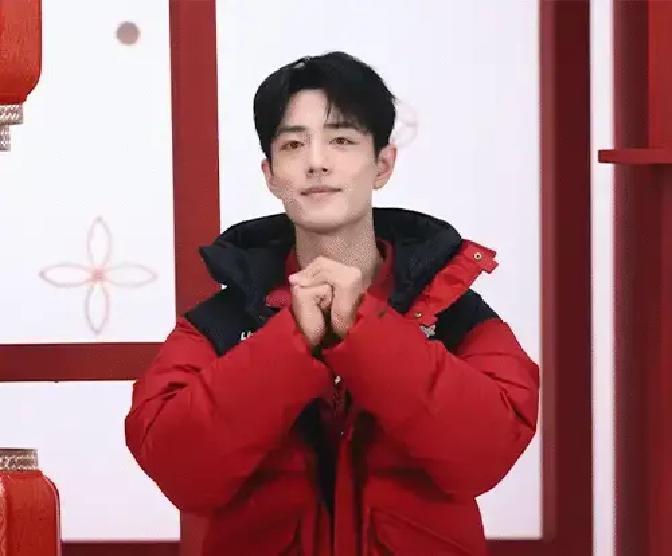 把亲人座让给粉丝，肖战真敢内场第一排，历来是艺人父母专属。跨年那夜，票根却