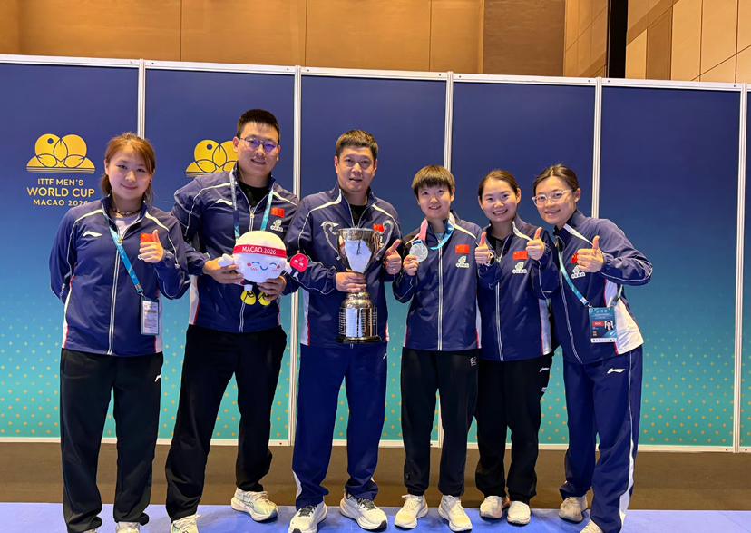 邱贻可不但恭喜孙颖莎，还配了三张图片，每一张都有孙颖莎。第一张图片是国乒