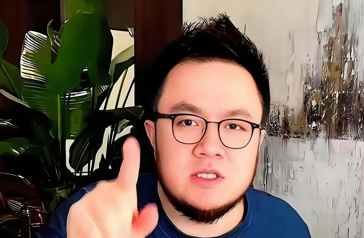 巴图直播时候公开回应姓氏问题，被网友问烦了。他直言说自己本名叫宋健，姓宋，随妈妈