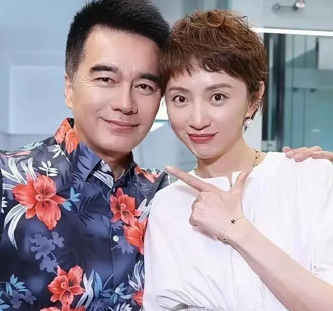 60岁许亚军拿下提名，评委却批评他“不会演戏”。金鹰奖评语泄露的5个字，撕开了