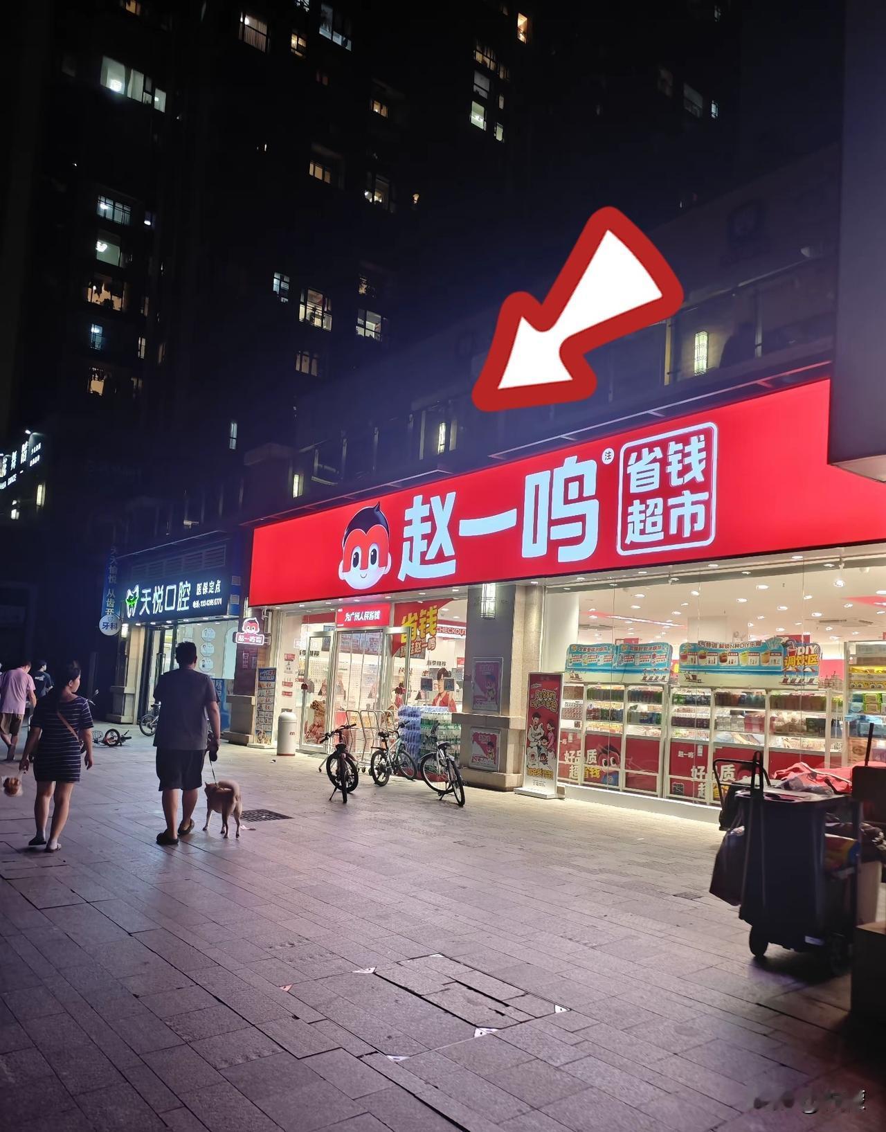 坊间流传一句很扎心的说法，赵一鸣门店一开，周边小店生存空间直接被挤压。小区楼下