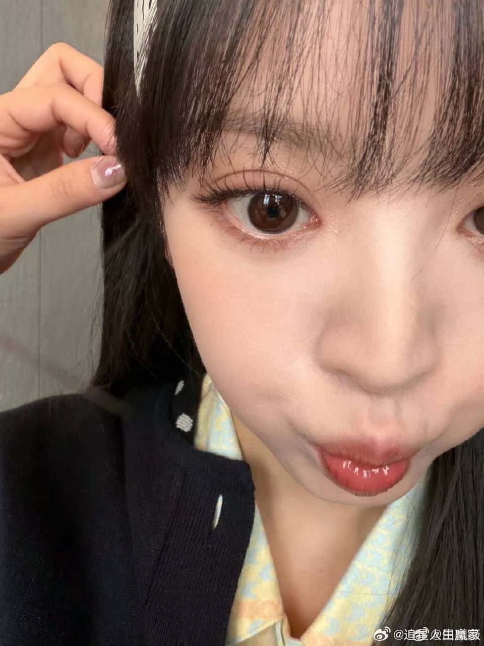 田曦薇展示腮红萌的小女孩活人感很足燥候🥝🐧双平台播的《逐玉》这个未播先