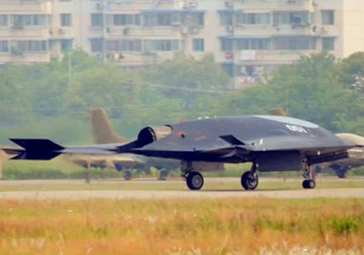 从原型机到列装服役，攻击11的尾喷口是变化最大的