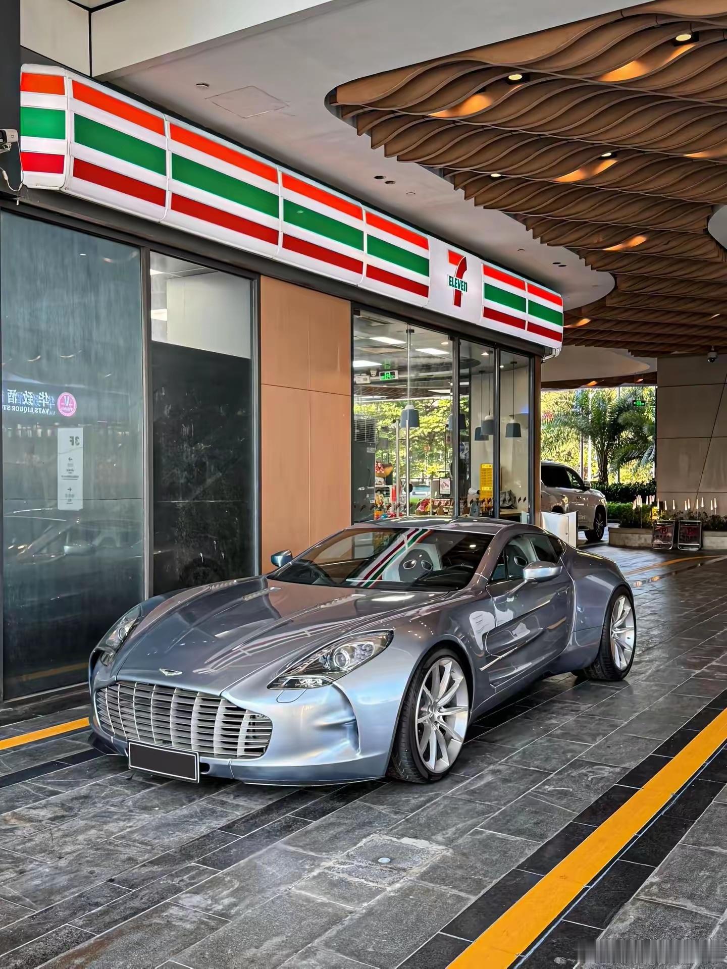 阿斯顿马丁ONE-77，多少少年的梦中情车，2010年首发，全球限量77台，国内