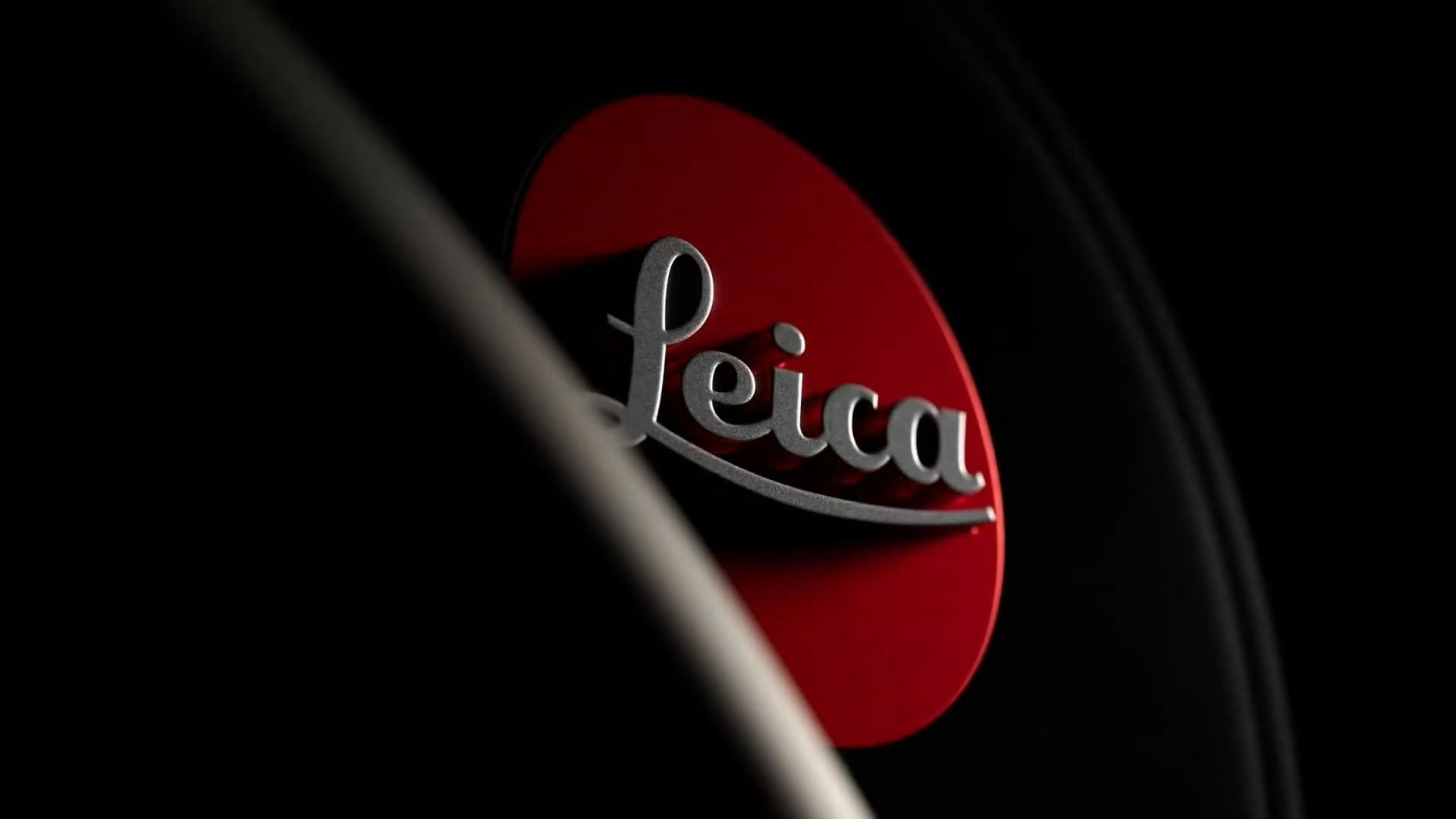 小米17Ultra徕卡版如果真的过万，我觉得真不意外。首先，这是徕卡第一次把红