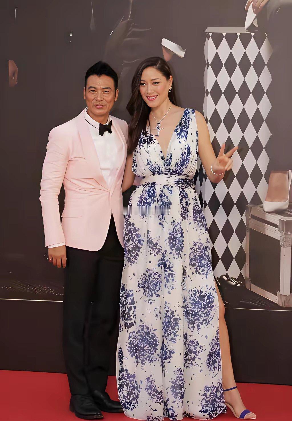 任达华老婆真的是高大威猛，一般人如何衬得上​​​