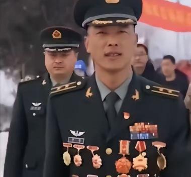 这么说吧，别说5个人，就是50个人，也未必是他的对手。知道刘近有多牛吗？他可是雪