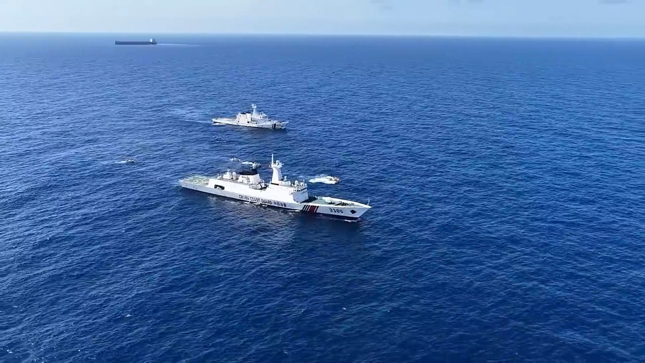 中国海警黄岩岛执法巡查维护南海主权