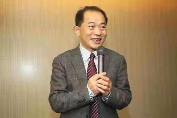 万科的祝九胜，不仅仅是理财高手，而且绝对是高手中的高手。空手套白狼，套的是干脆