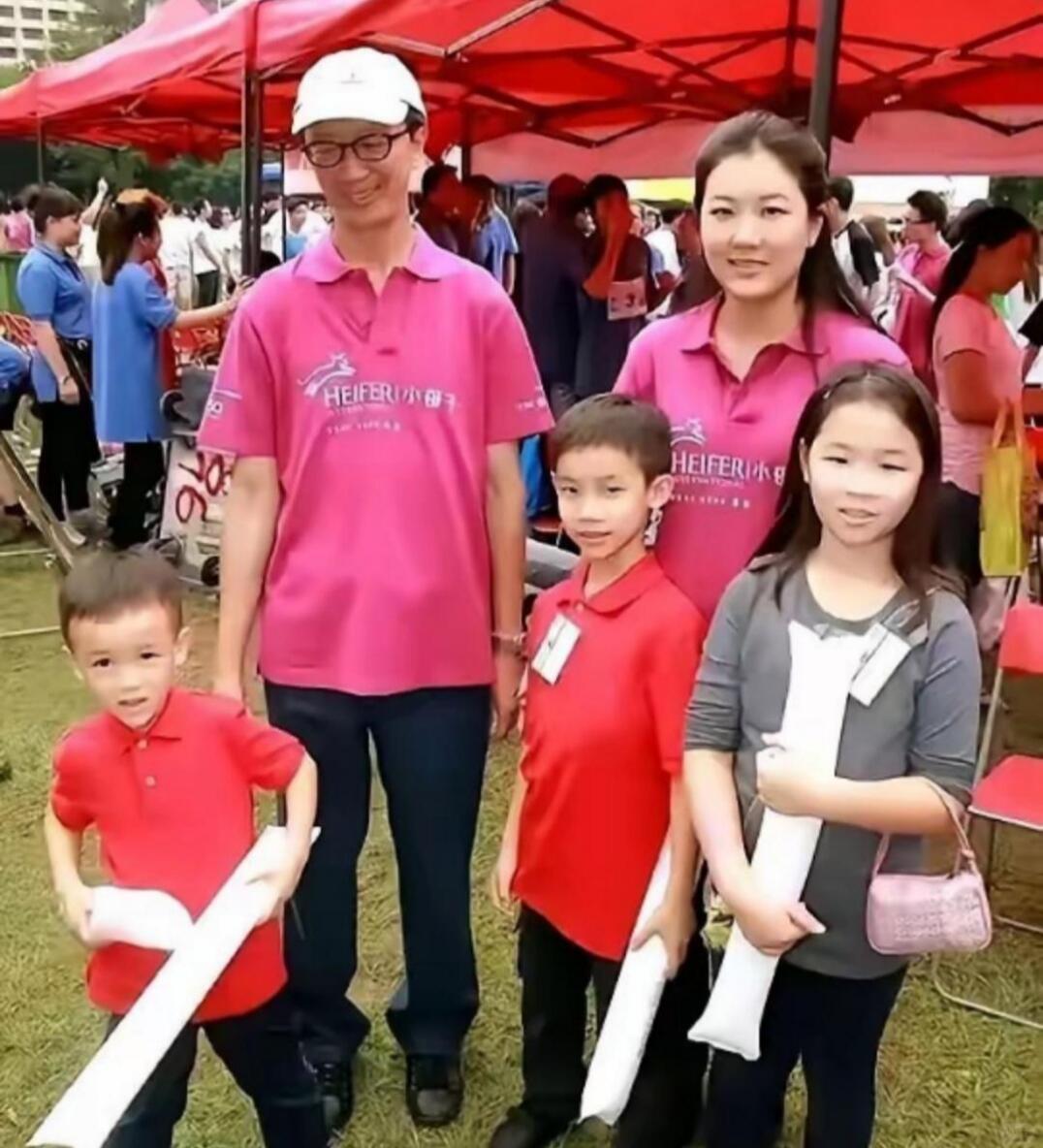伏明霞2026年最新近况现年48岁的伏明霞婚后彻底淡出体育圈与娱乐圈，长期
