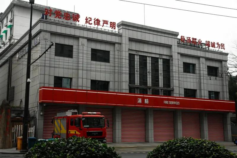 杭州消防员宋建文，45岁，来自山东枣庄，是上城消防大队景芳消防站的一员。23年的