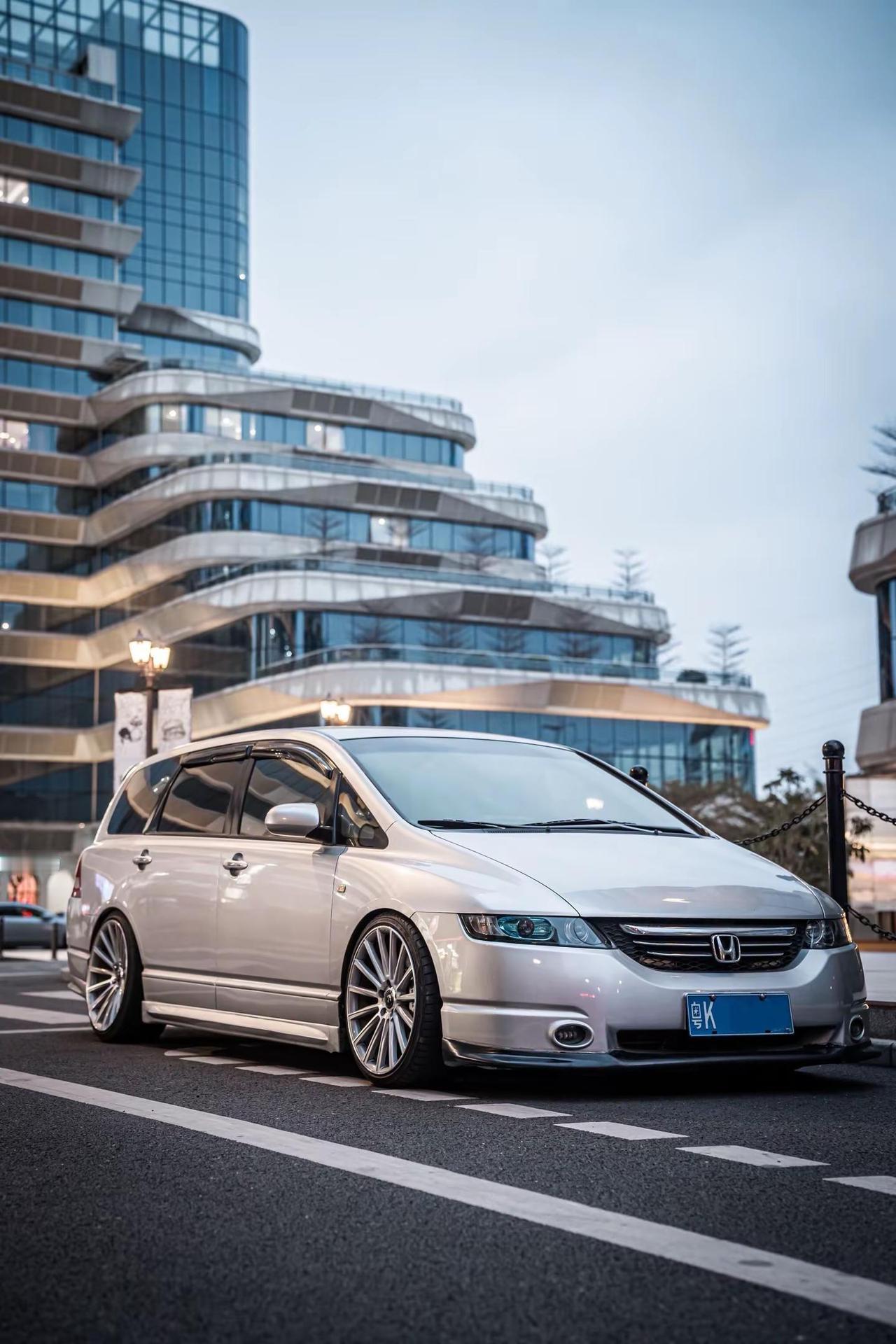 来咯来咯奥德赛rb1车友聚会黑丝搭配拍摄