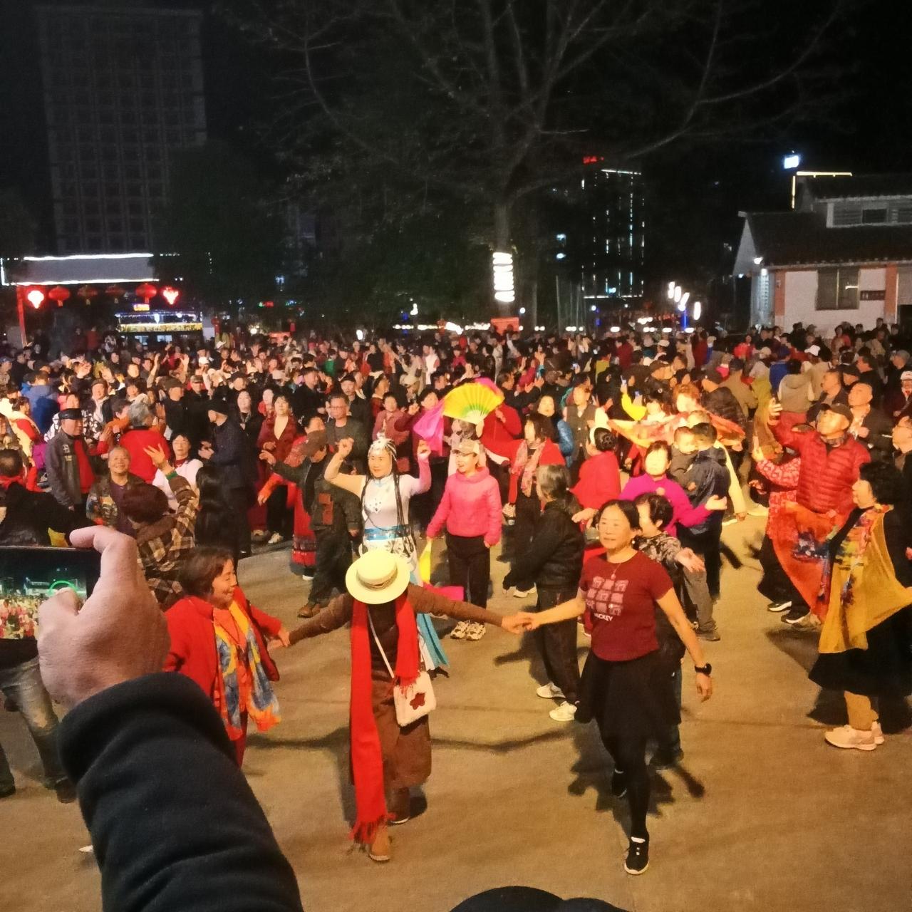 说说广西的年味有多浓并答其春晚收视率垫底据官方公布数据，海南广东广西的历年