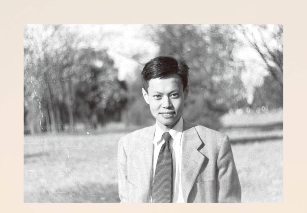 杨振宁，眉眼之间透露着智慧。