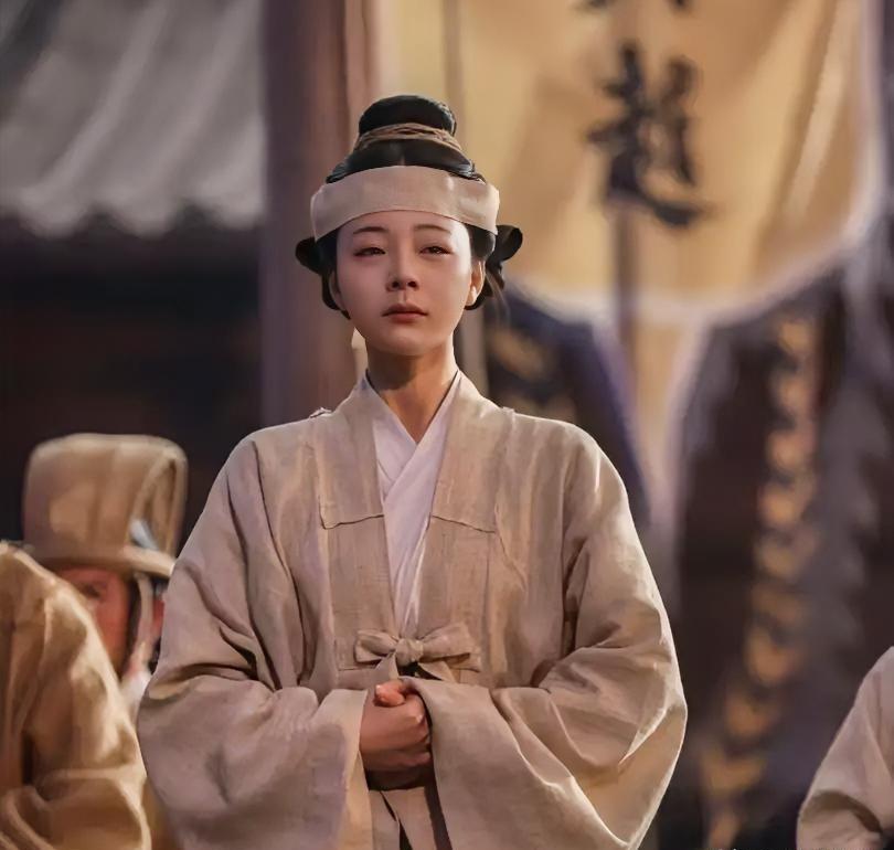 真正的崩溃，是眼眶肿成缝，却挤不出一滴泪。《太平年》里，钱瑛眼睁睁看着亲娘被浪