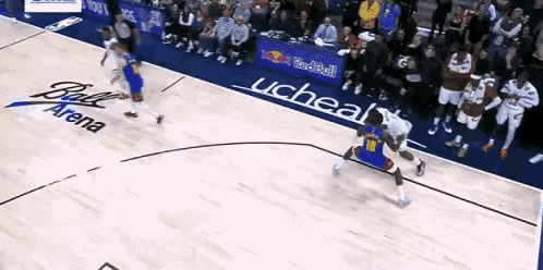 裁判报告：哈登投三分时故意伸腿，与哈达威有轻微接触，不判3+1是正确的。这裁判报