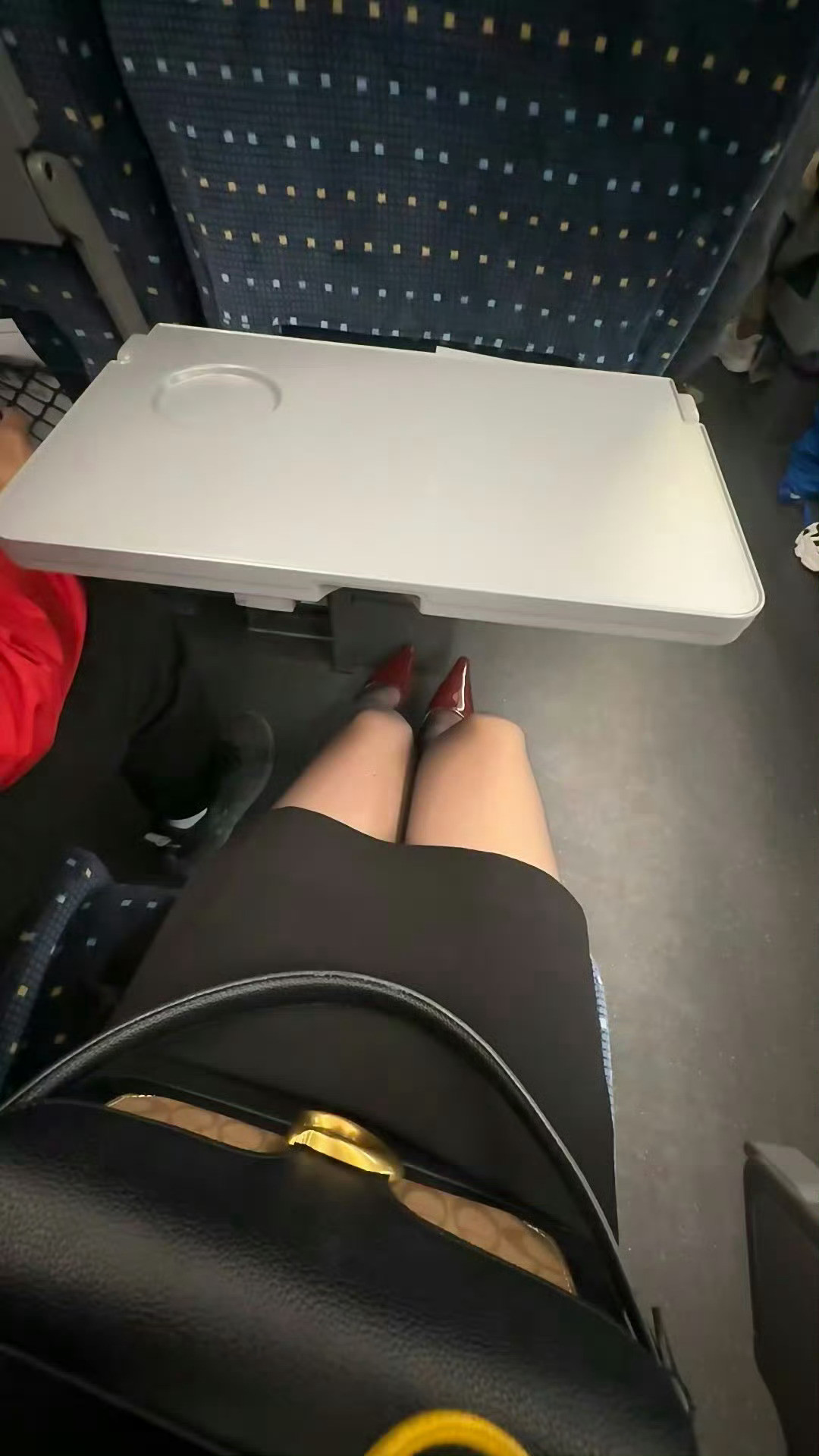 领导让陪着去外地出差几天心里还是挺紧张的