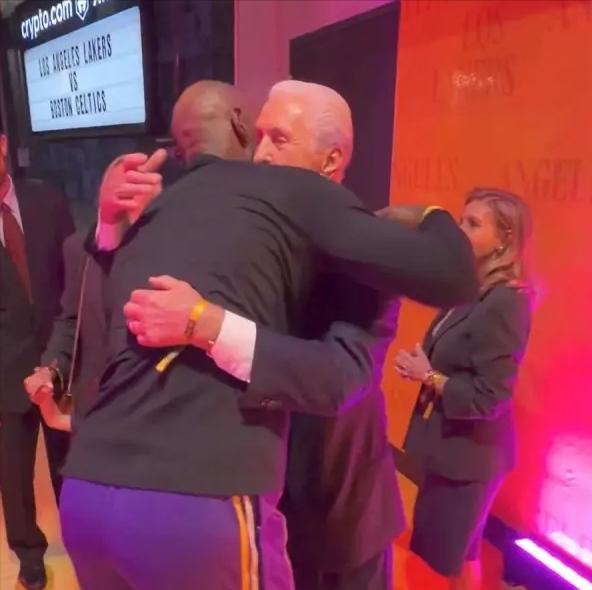 湖人的“优良传统”：詹姆斯加冕历史得分王——输球詹姆斯40000分里程碑——