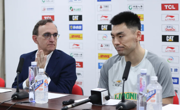 辽宁男篮vs山东男篮李晓旭退役辽宁不敌山东，季后赛出局，李晓旭出席赛后发布会，