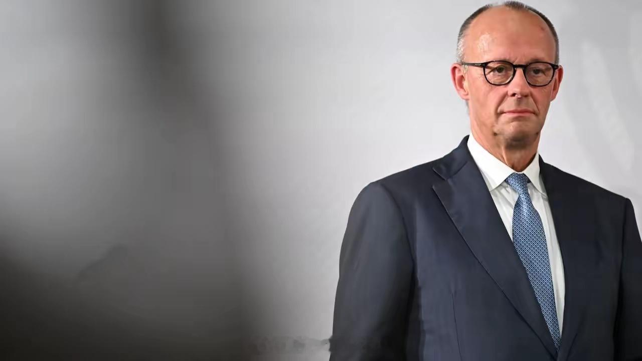 彭博社10月2日报道：德国总理弗里德里希·默茨在明斯特表示，极右翼的德国选择党背