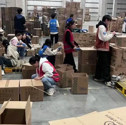 中央这次动真格了。“十五五”规划把人才市场的真实矛盾摆上台面：近5000万人接受