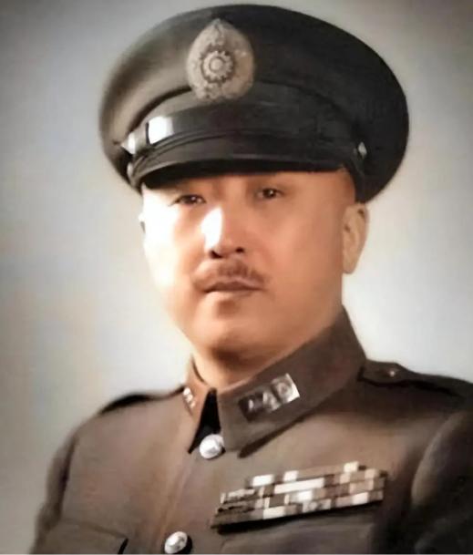 1949年，一个被蒋介石抛弃、穷到去当铺的国民党上将，竟敢给毛主席写信——不求官