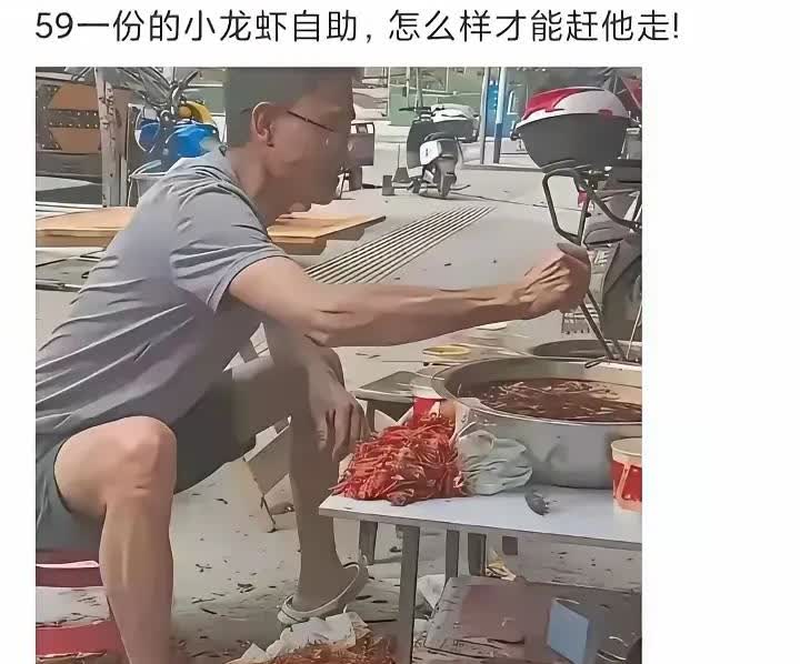 贪小便宜吃大亏为了不吃亏男子使劲的吃以为自己占了便宜其实是把健康