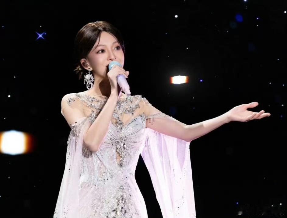 🔥张韶涵前造型师回应“裁员裁到大动脉”：离职与网暴无关，呼吁粉丝给新团队温度