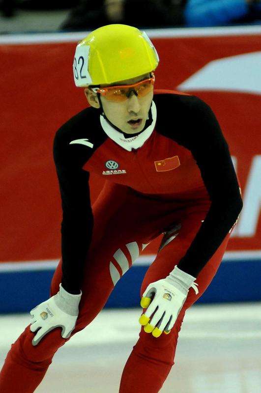 武大靖真的太拼了！北京冬奥会后，他没选择退役，而是改项速度滑冰冲击米兰冬奥会。转