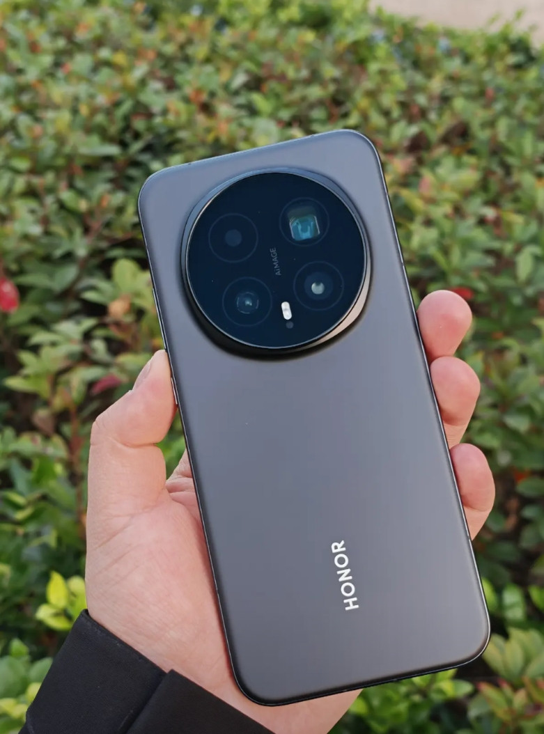 荣耀Magic8Pro这手感真的绝了！单从外观看，Magic8Pro和M