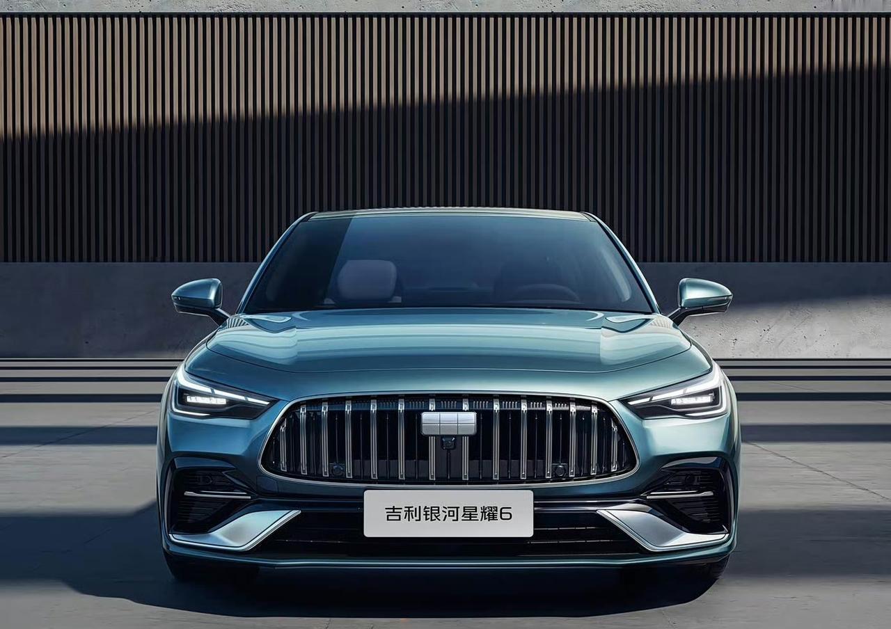 吉利银河星耀6这价格一出来,朋友圈里好几个等车的朋友都坐不住了。6.88万起