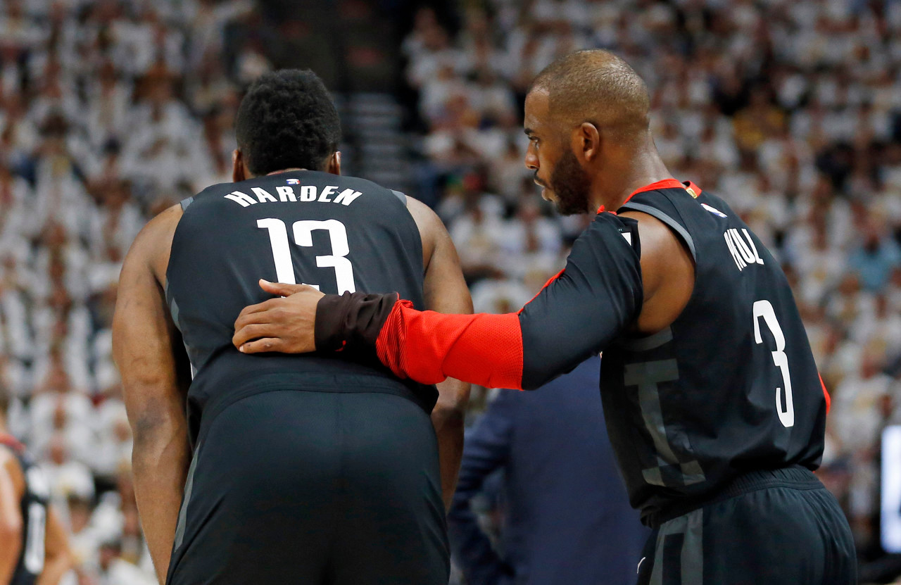 NBA常规赛快船战胜黄蜂，哈登赛后接受了媒体采访。记者：“你之前和保罗聊过退役这