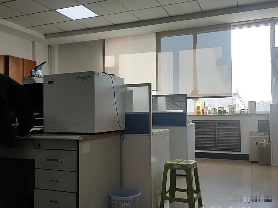 没钱的、各种负债的人、怎么办?没钱还负债，这日子真像在泥潭里挣扎。首先得停止