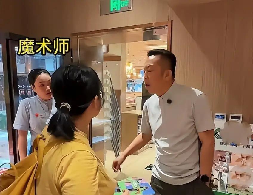 是谁在给老贾出招，真是笑死我了？见过哪家餐厅是在超市买菜的！他们后厨竟然拿出在