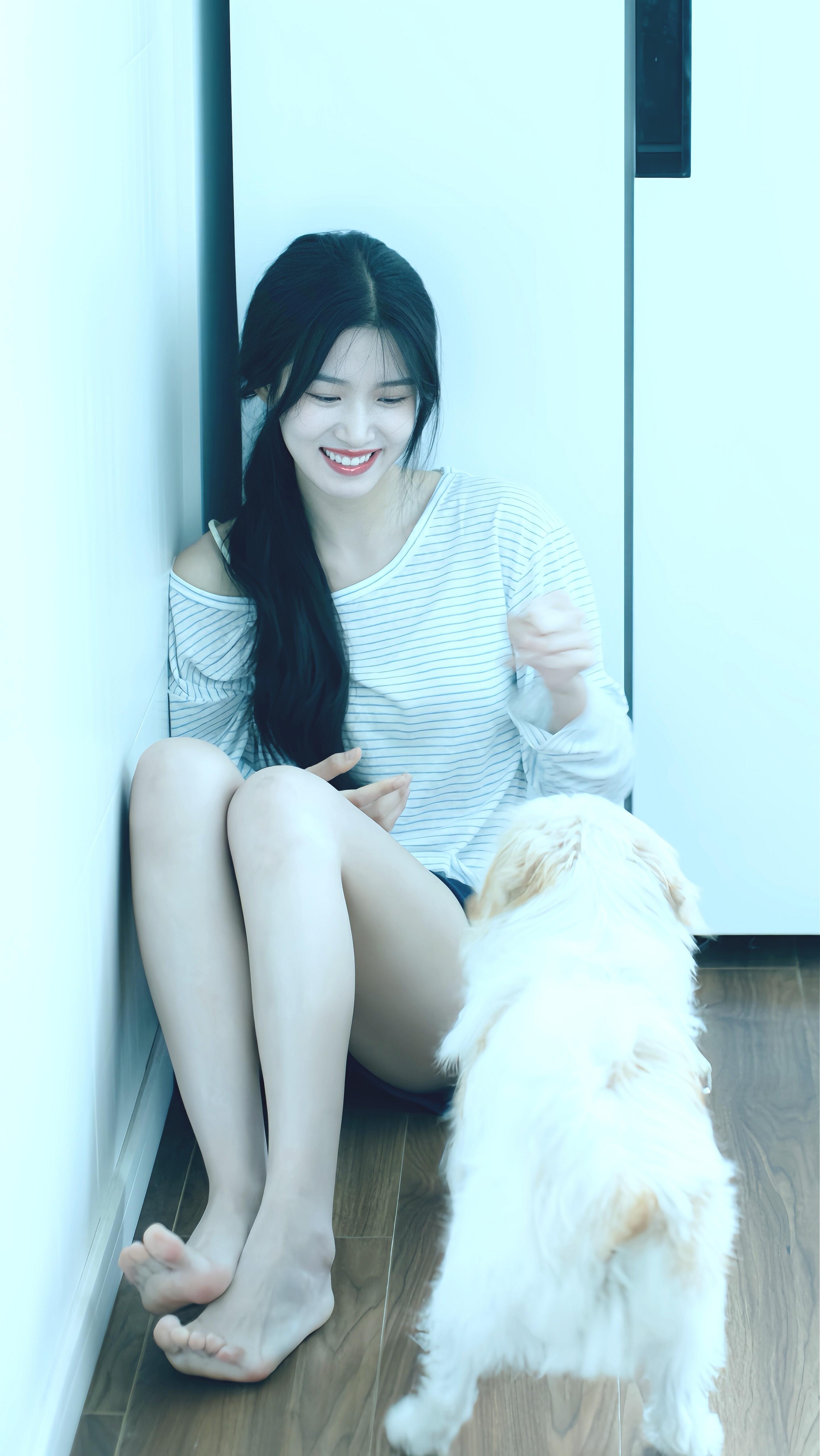 卢昱晓海边拍照