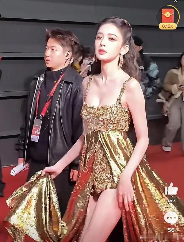 美成这样做花瓶也就原谅了