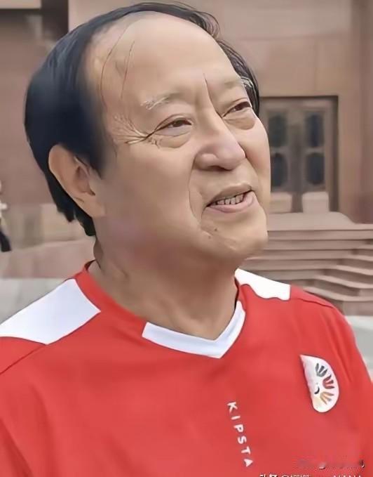 看到还有人嘲笑牛群晚景凄凉，真想笑死人。谁没看过他和冯巩的春晚相声？上世纪