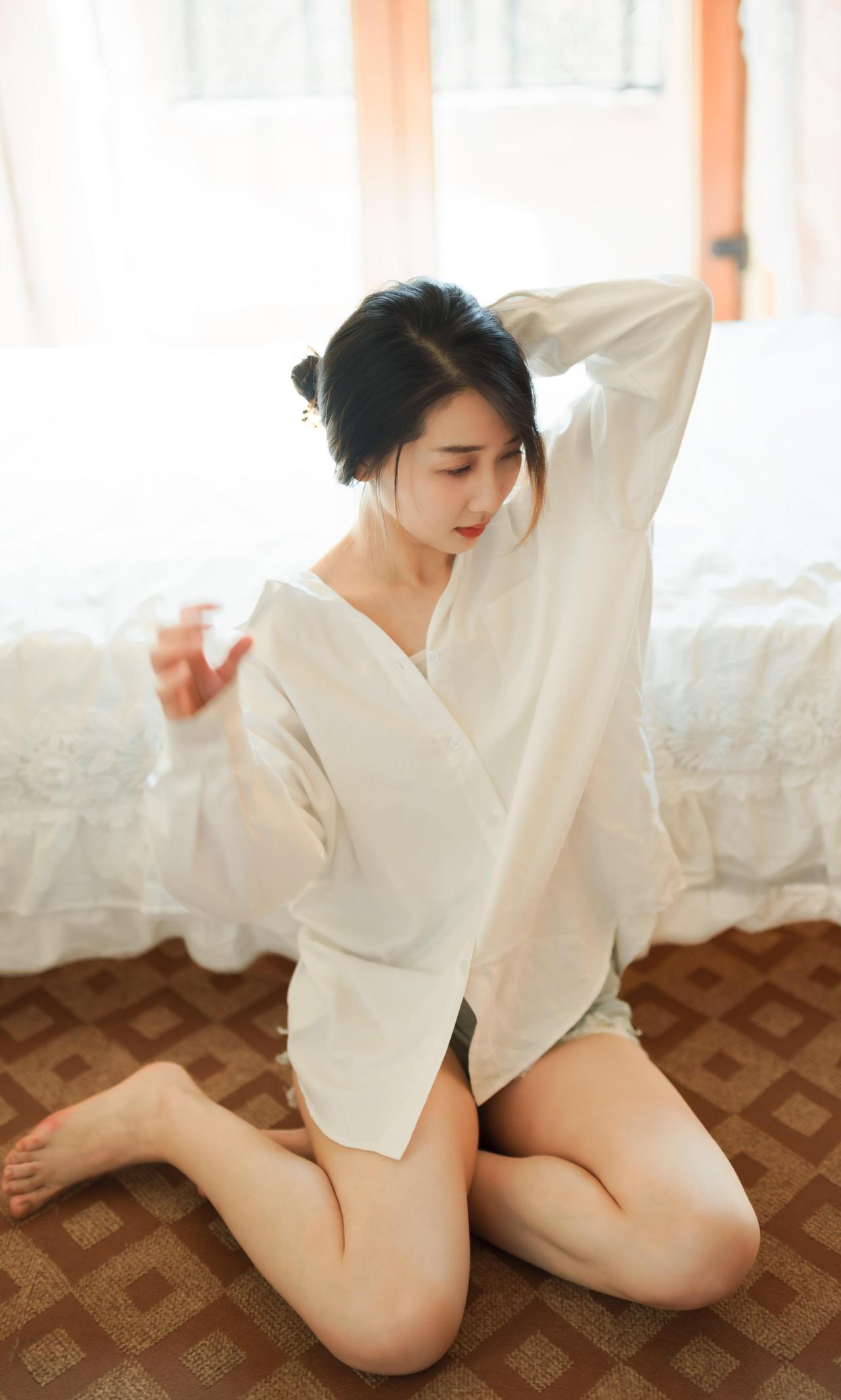 这样的居家照，美到让人窒息，真是小仙女啊。哪里的美女具有温婉的气质大家觉得什么