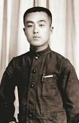 民国时期，穷人季嗣廉中了彩票，他迫不及待地休了不生孩子的妻子，这位妻子当时已经身