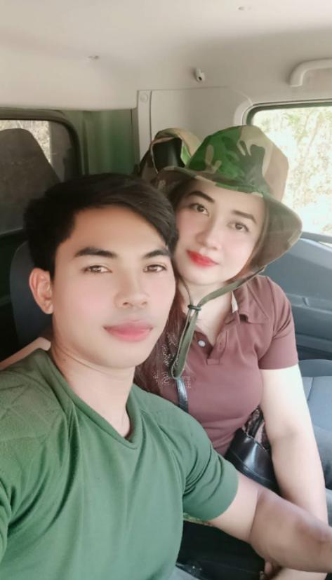 24岁柬埔寨士兵孙隆思在12月17日，自己拍摄画面表示，他正在与自己的妻子，43