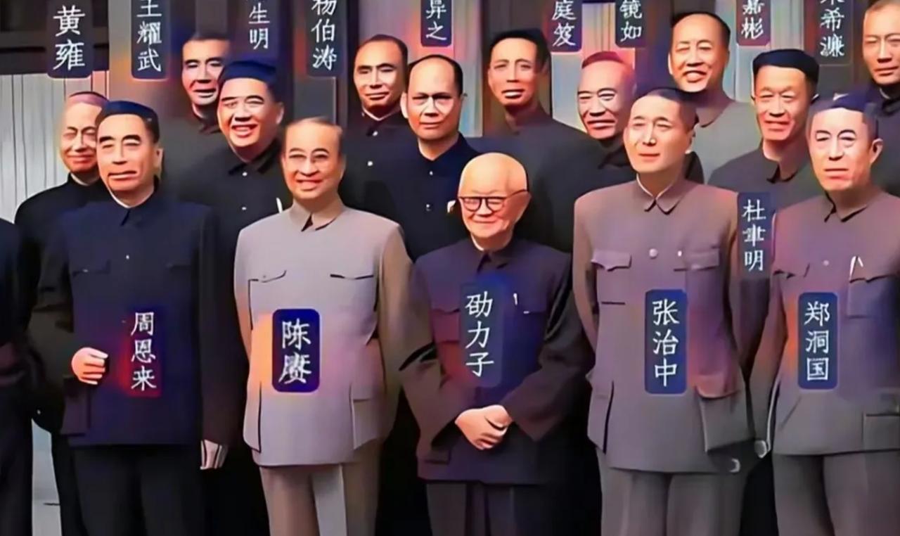 周总理、陈赓大将、和平将军张治中等在北京颐和园同国军战犯的留影，难得一见，值得收