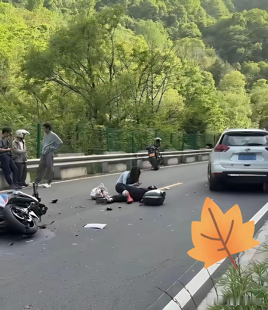 5月十日秦岭摩托车相撞事故一死一伤的代价能不能警醒世人呢？很多人把事故的原因