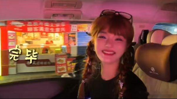 第一次听黄霄雲说方言怪喜庆的谁听黄霄雲方言不心动！一口脆生乡音说苕皮、无骨鸡柳