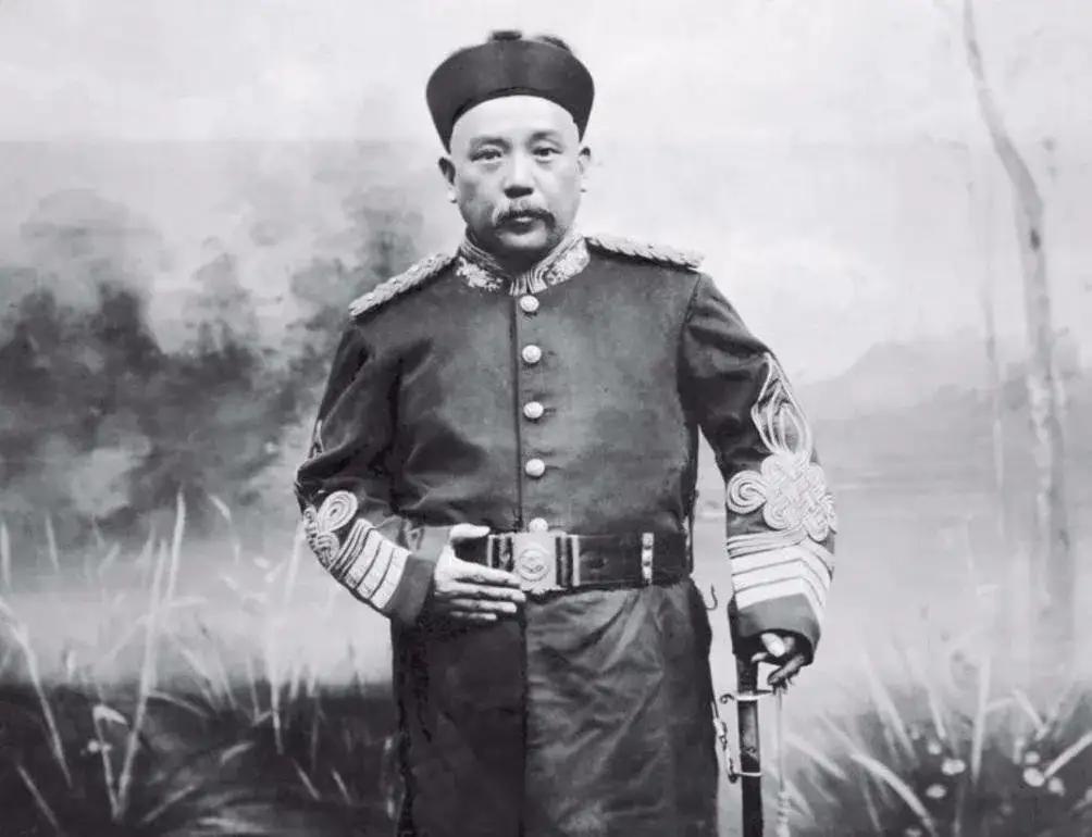 袁世凯也是雪茄客袁世凯三女儿是袁静雪（原名袁叔祯），有个回忆录叫《我的父亲