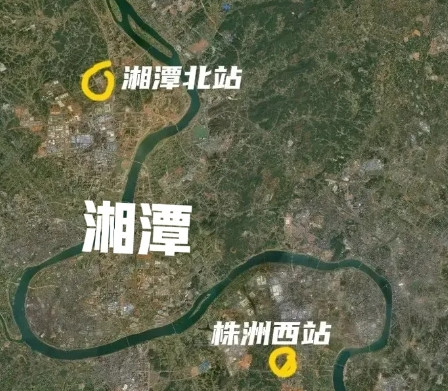 不少湘潭人戏称株洲西站为湘潭东站，这是因为其在湘潭东面，又紧临离湘潭县，不到十公