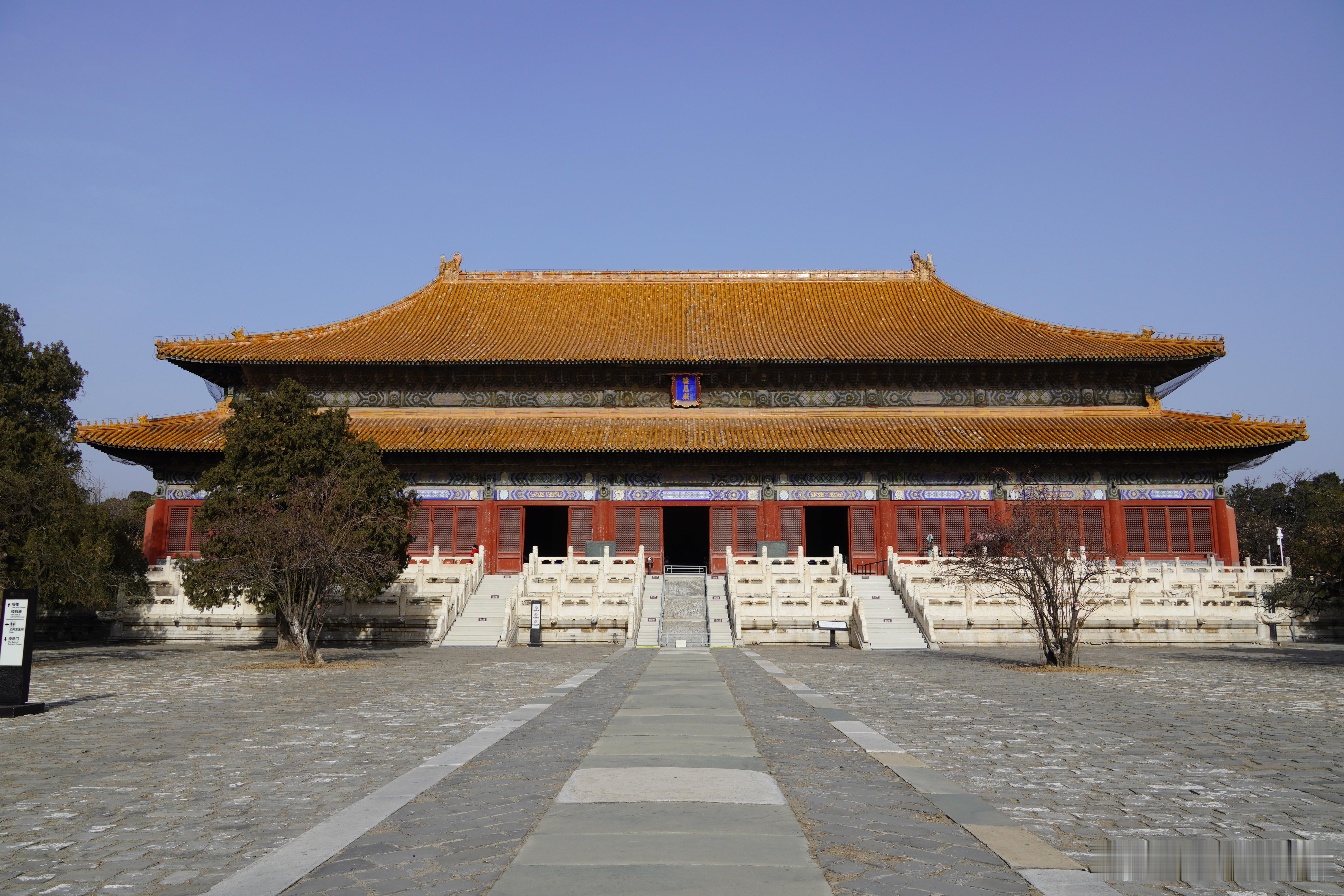 1925年，由于管理疏漏，长陵发生盗案。有附近陵户监守自盗，祾恩殿上檐与祾恩门楠